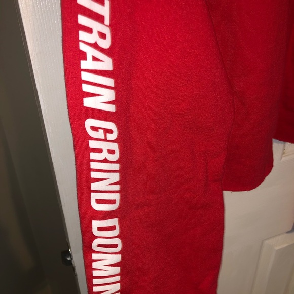 Train Grind Dominate cropped sweatshirt - Picture 2 of 3